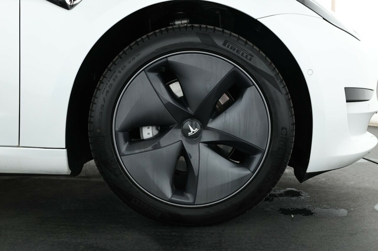 Tesla Model 3 image 4
