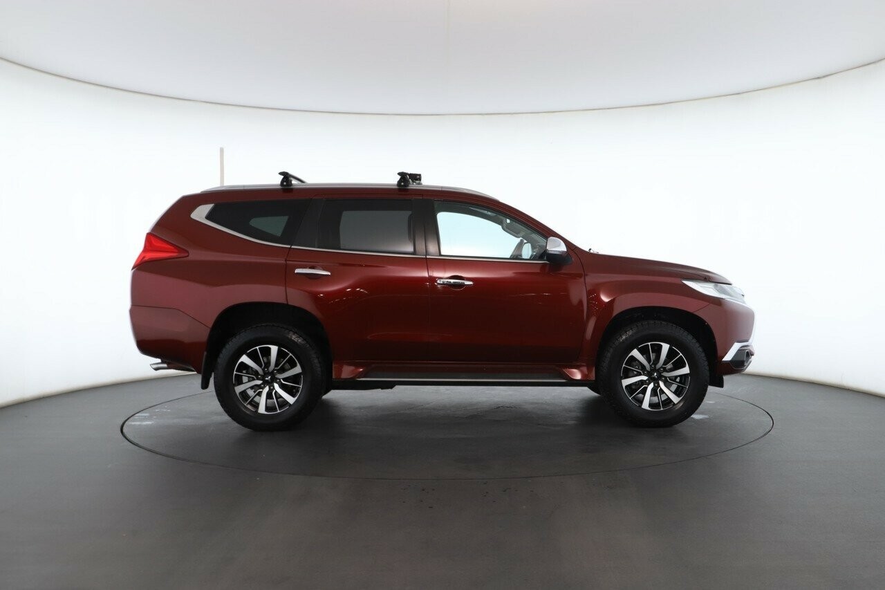 Mitsubishi Pajero Sport image 3