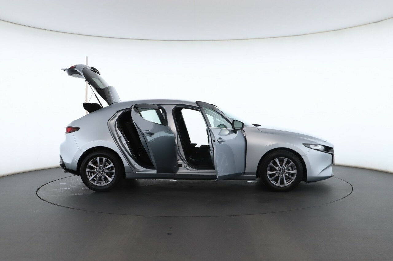 Mazda 3 image 2