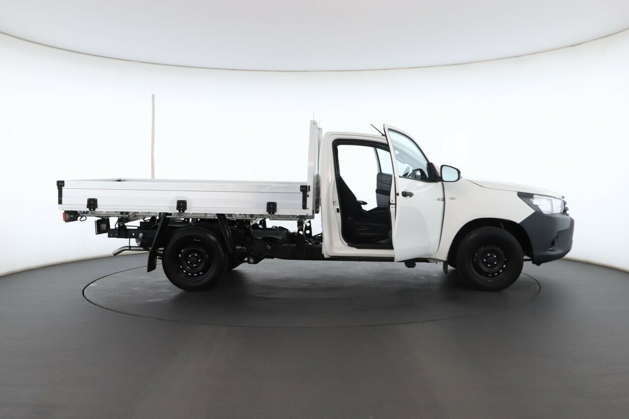 Toyota Hilux image 2