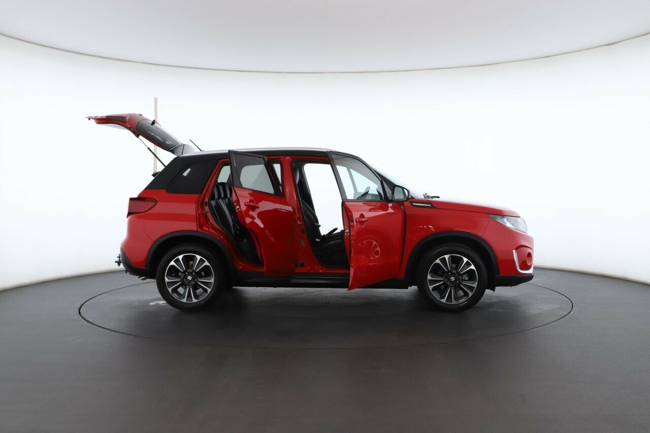 Suzuki Vitara image 2