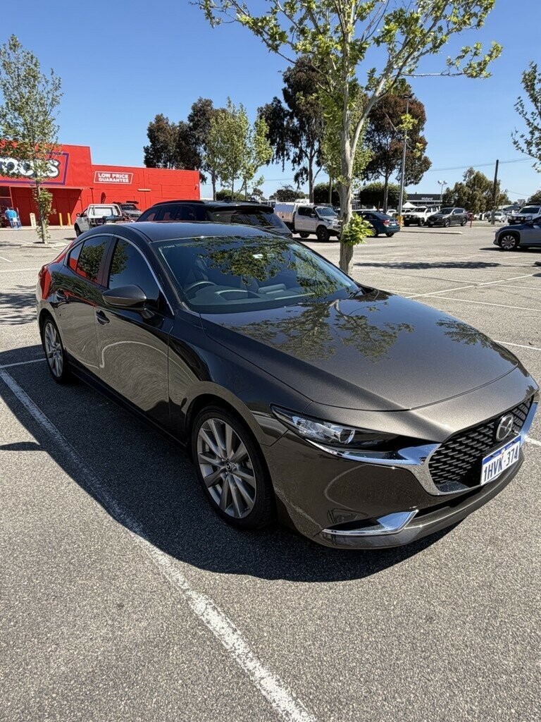 Mazda 3 image 1
