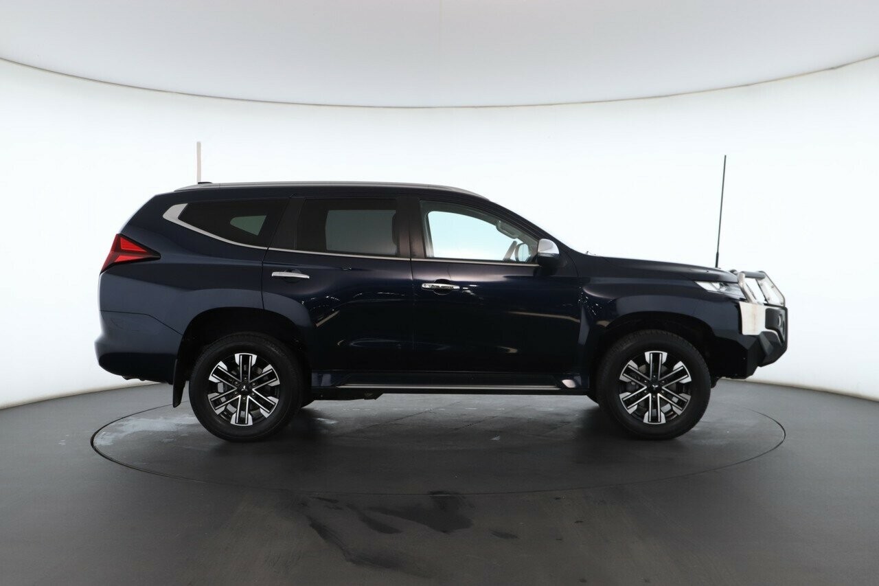 Mitsubishi Pajero Sport image 3