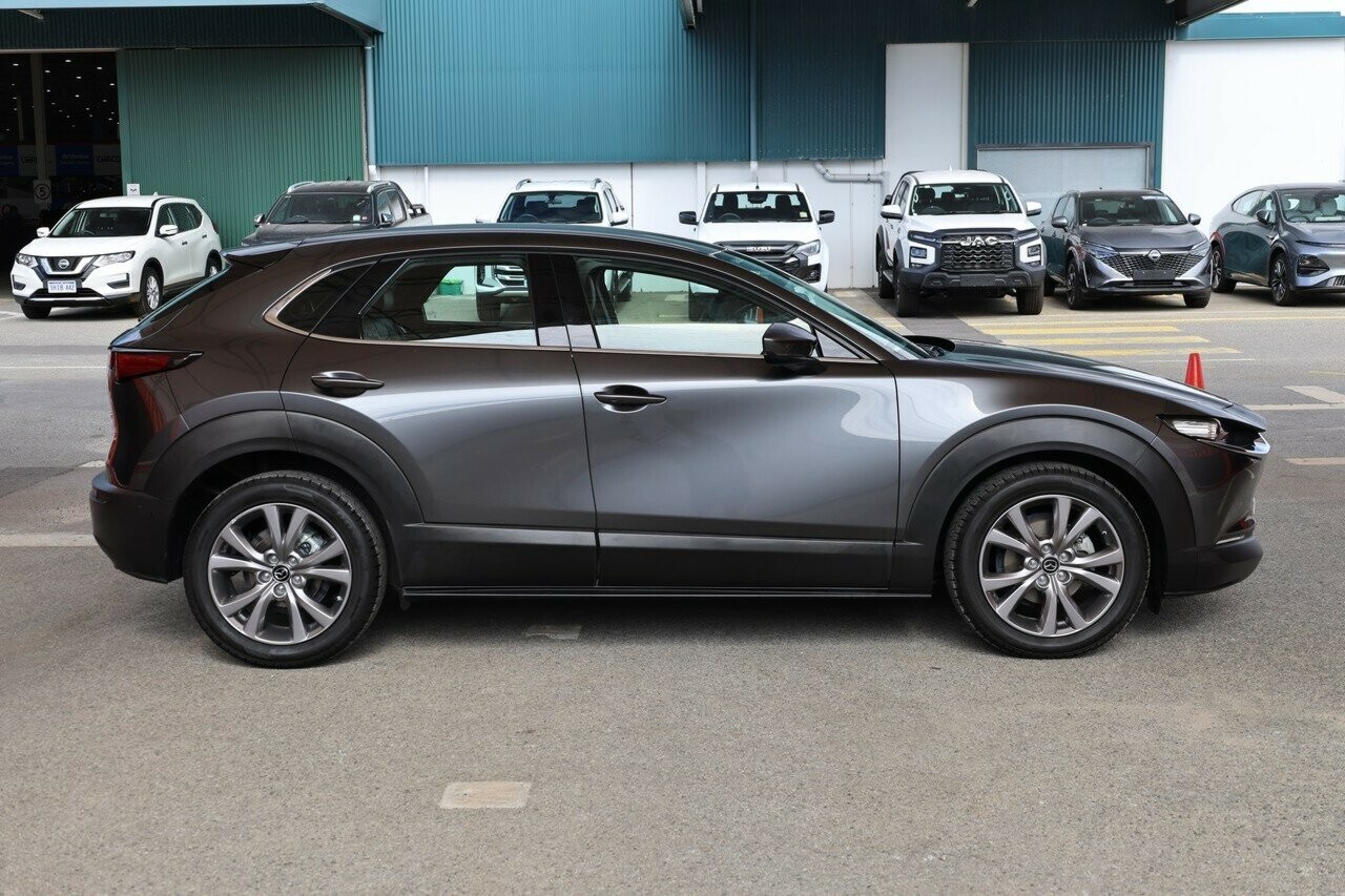 Mazda Cx-30 image 2