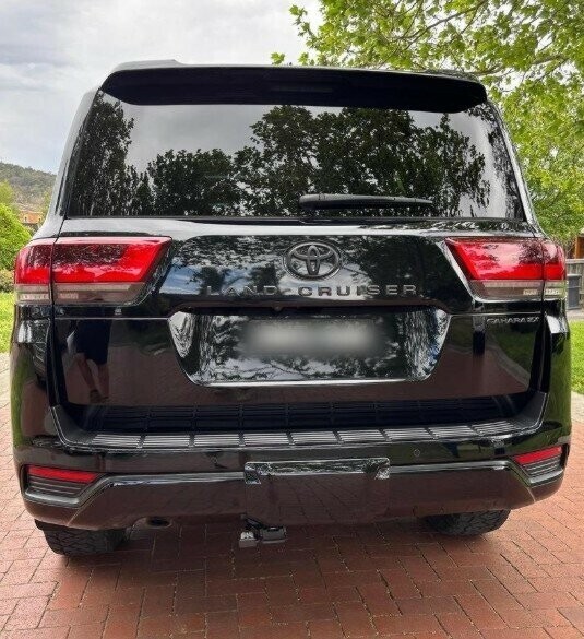 Toyota Landcruiser image 2