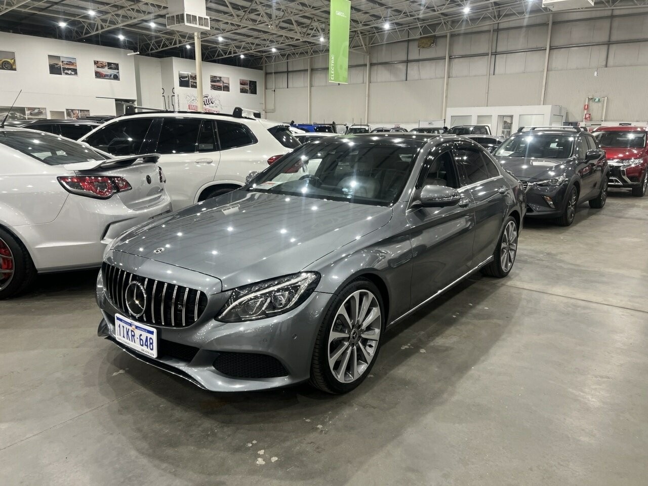 Mercedes Benz C-class image 2