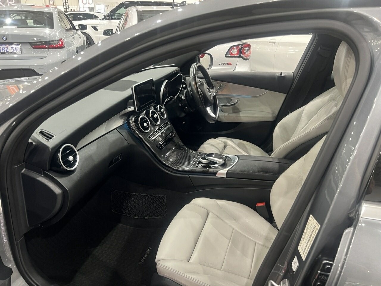 Mercedes Benz C-class image 4