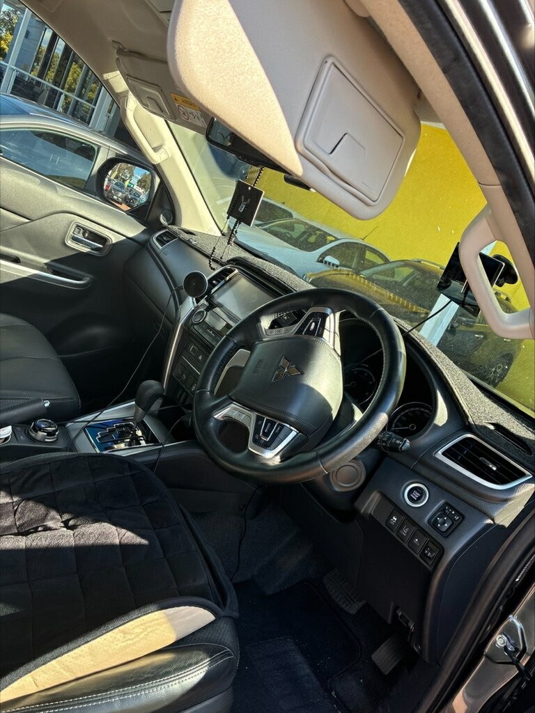 Mitsubishi Triton image 2