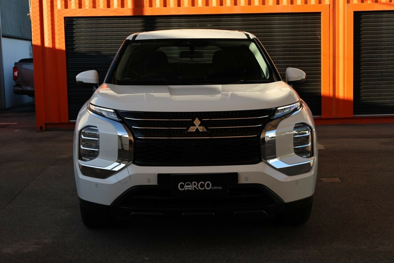 Mitsubishi Outlander image 4