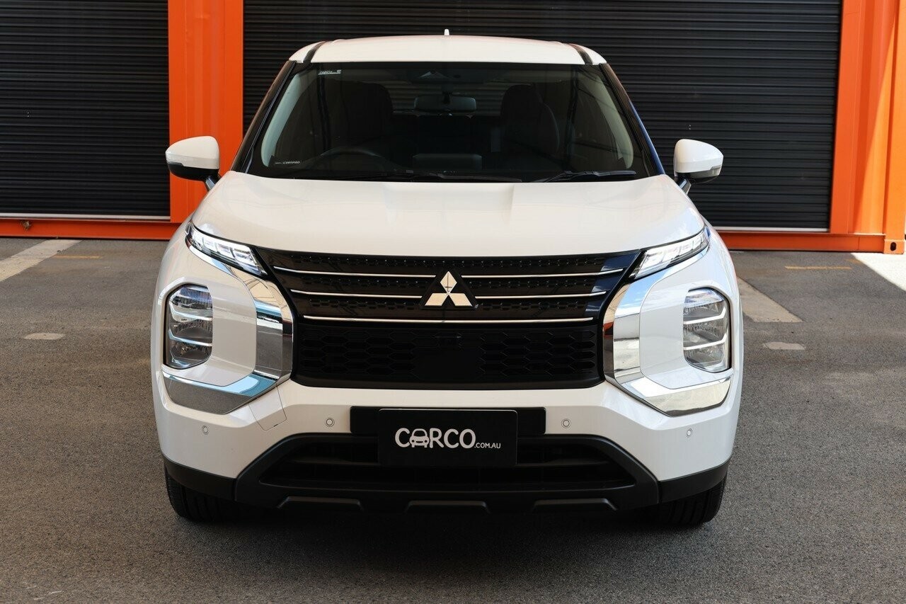 Mitsubishi Outlander image 3