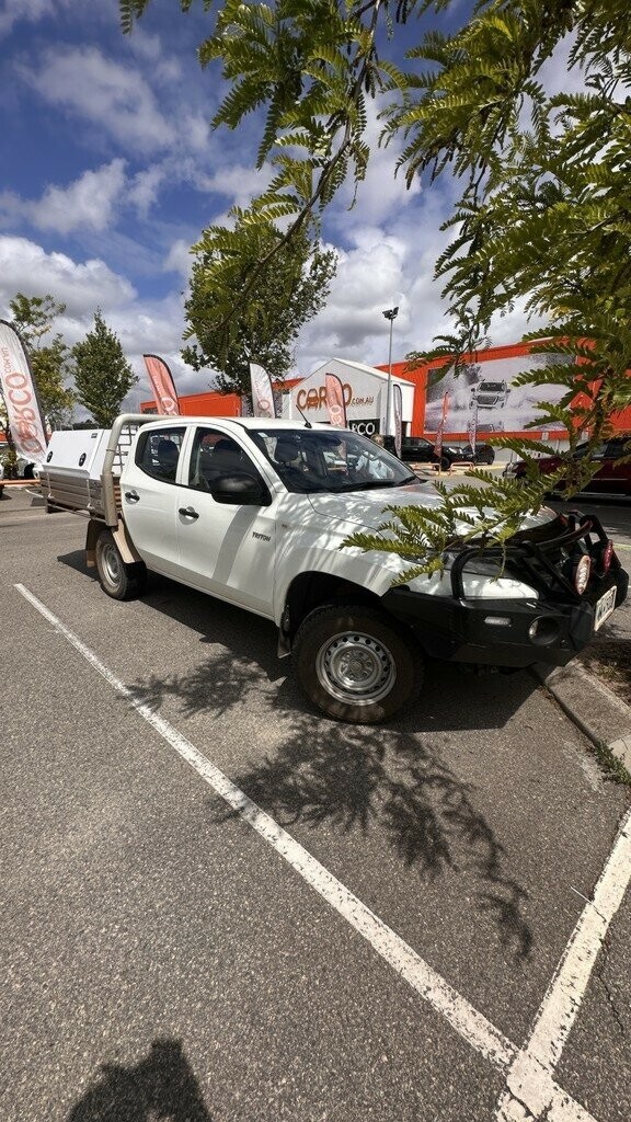 Mitsubishi Triton image 1