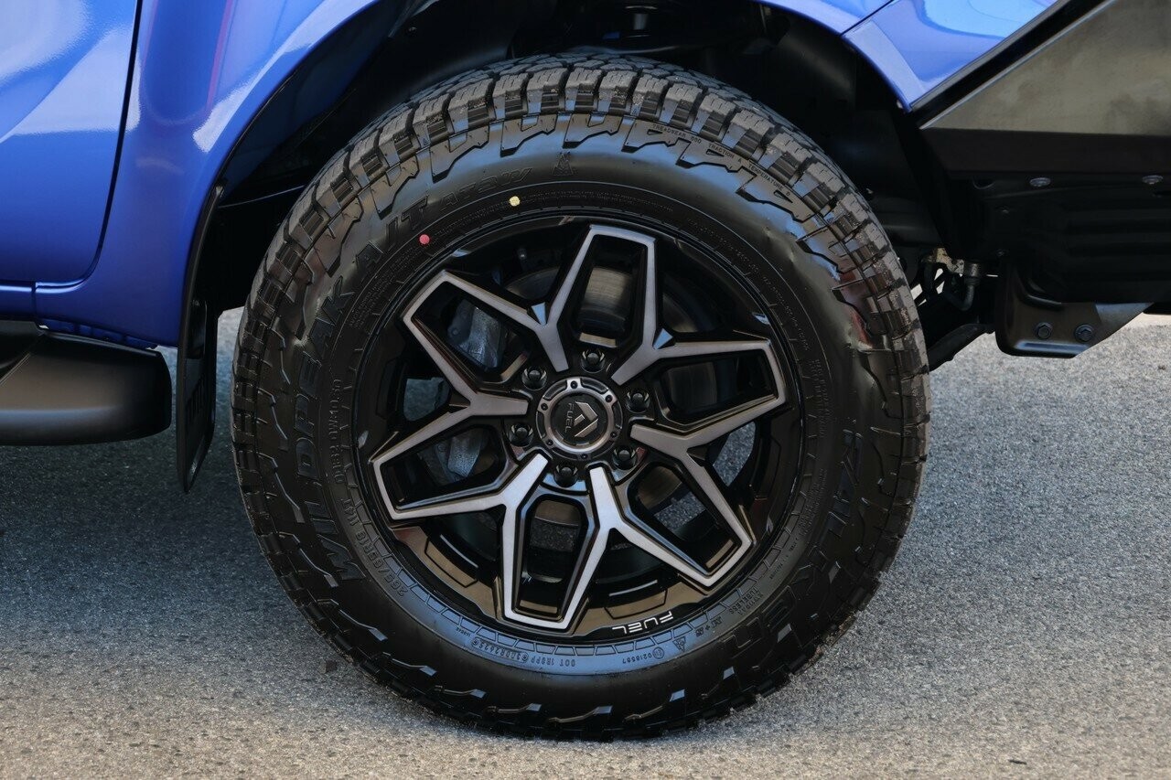 Toyota Hilux image 2