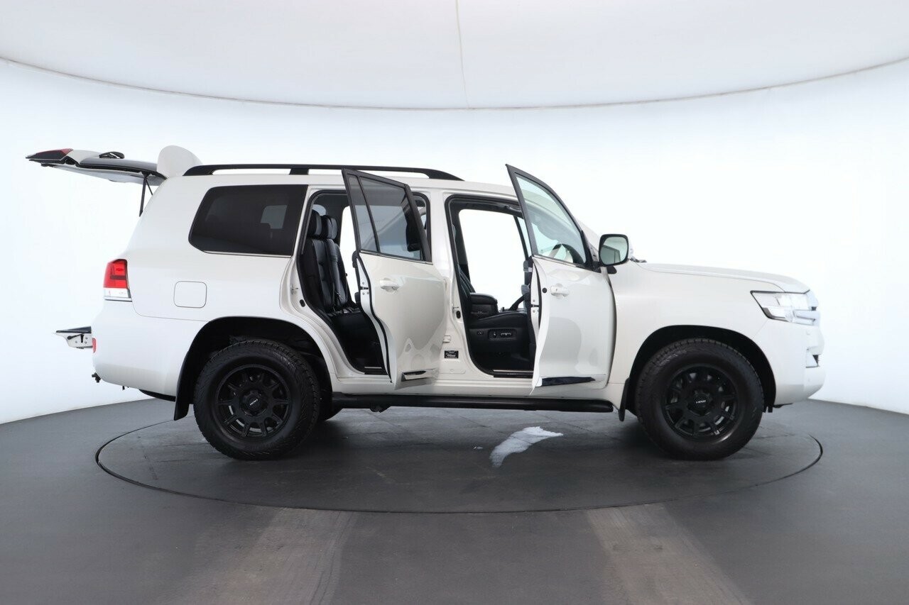 Toyota Landcruiser image 2