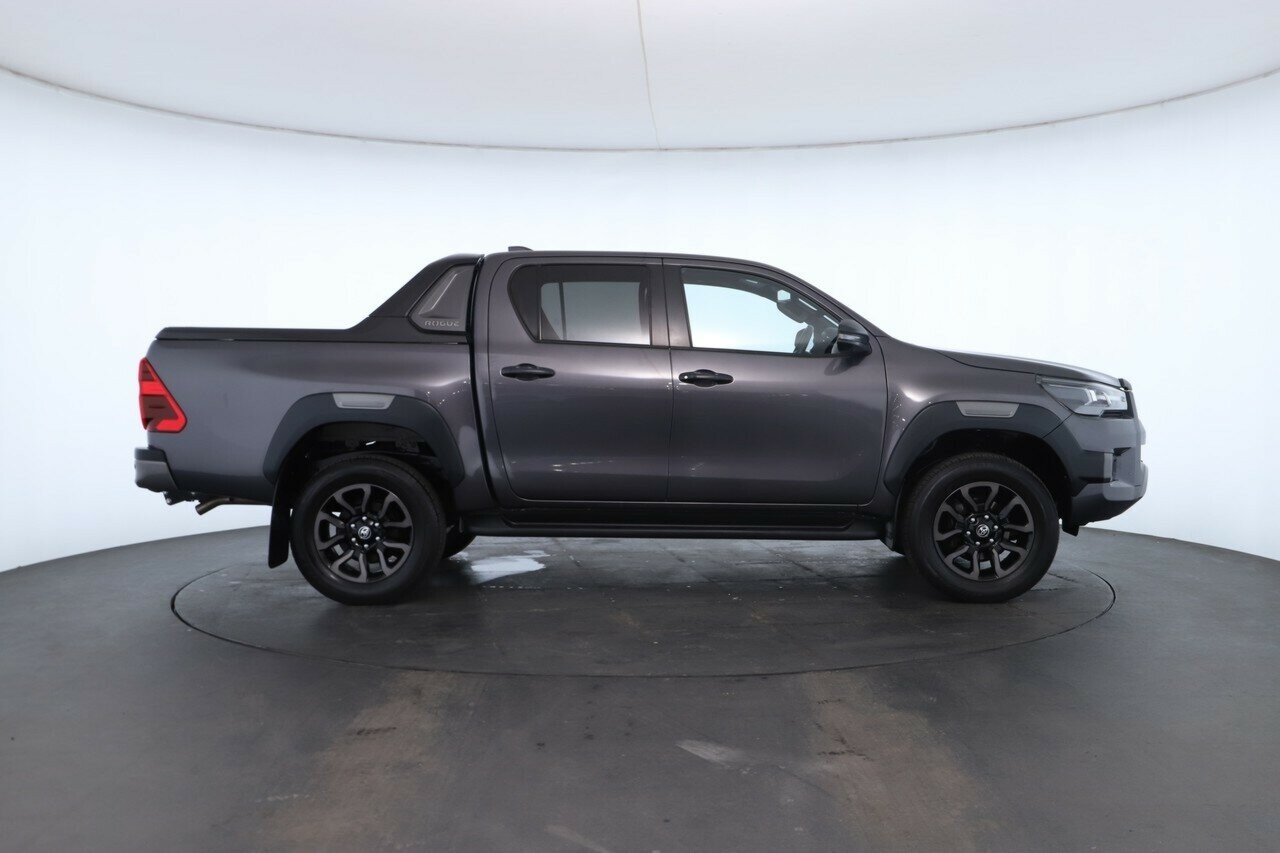 Toyota Hilux image 3