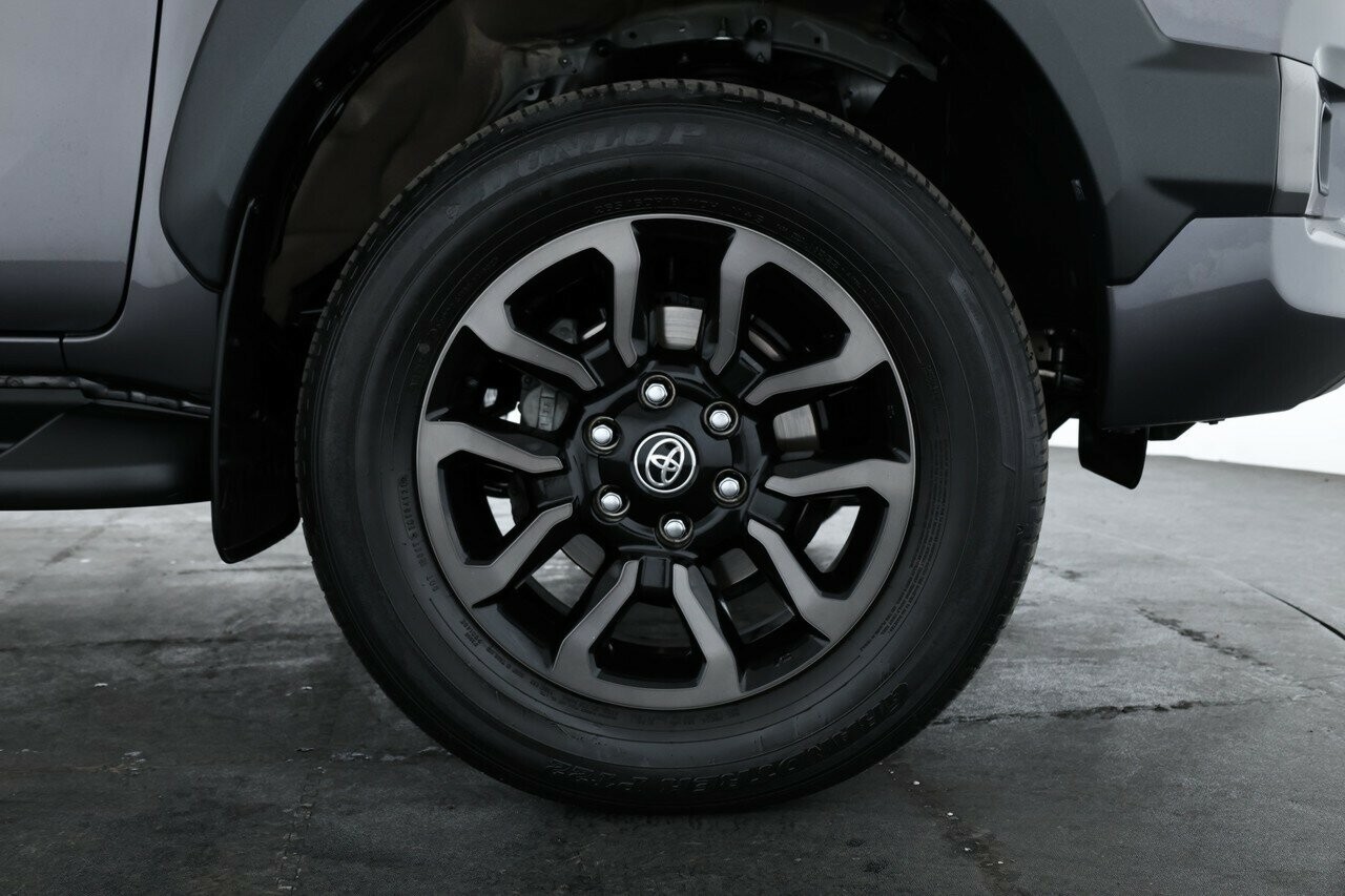 Toyota Hilux image 4