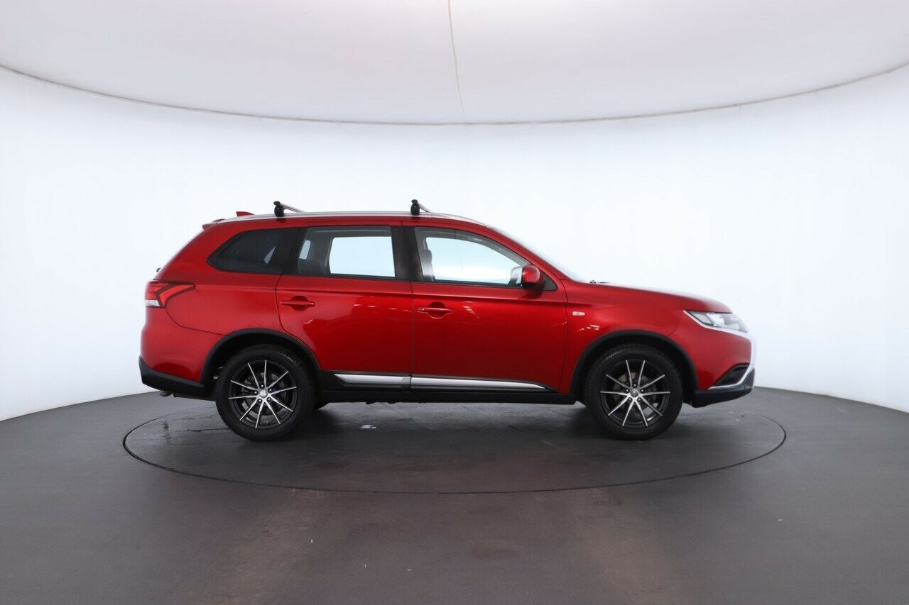 Mitsubishi Outlander image 3