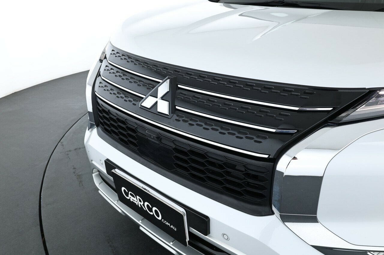 Mitsubishi Outlander image 4