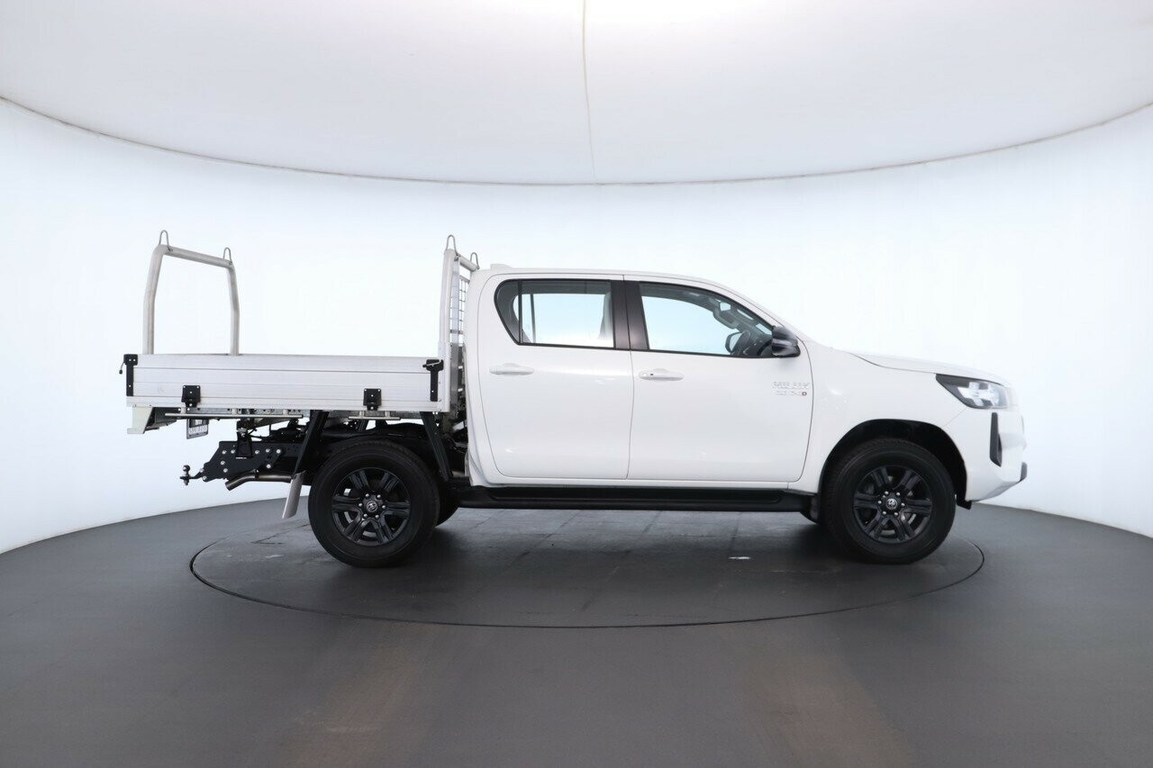 Toyota Hilux image 3