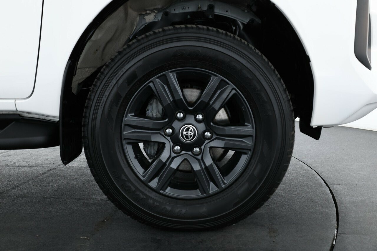 Toyota Hilux image 4