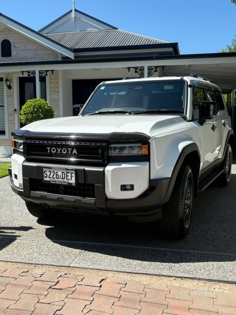Toyota Landcruiser Prado image 2