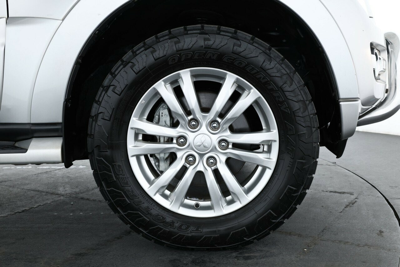 Mitsubishi Pajero image 4