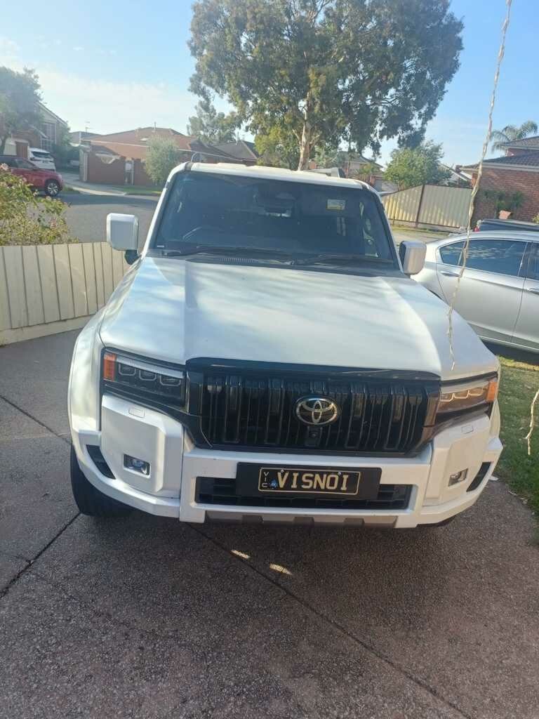 Toyota Landcruiser Prado image 1