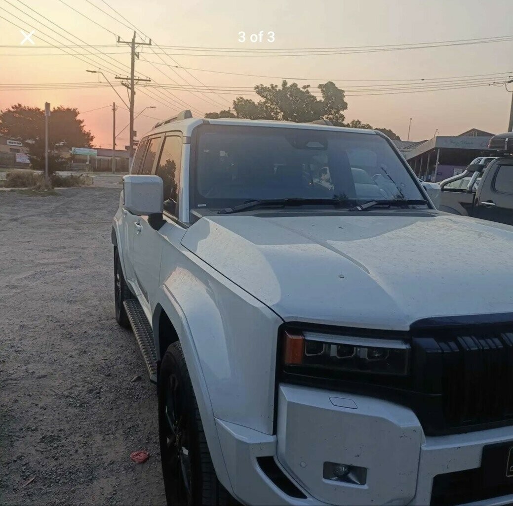 Toyota Landcruiser Prado image 2