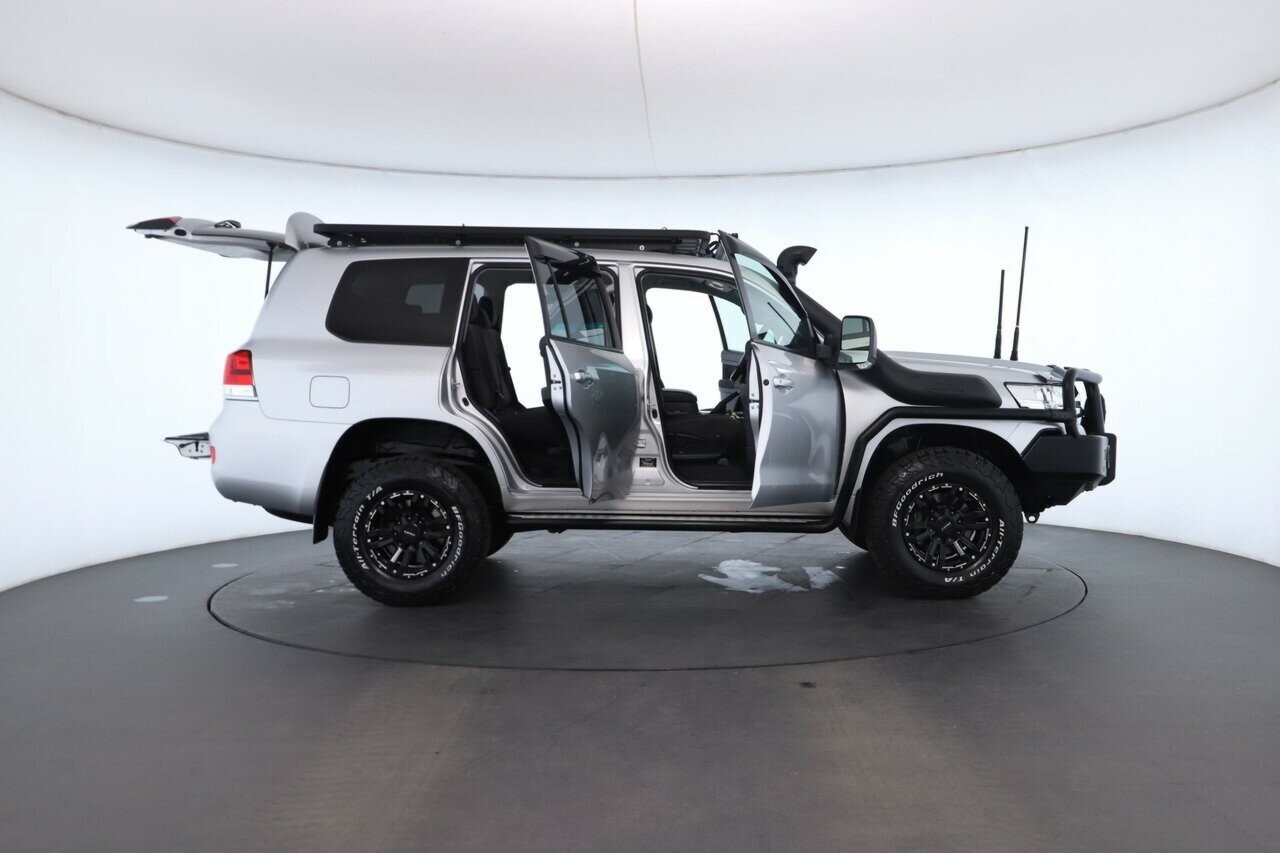 Toyota Landcruiser image 3