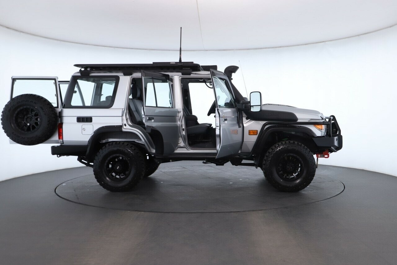 Toyota Landcruiser image 2