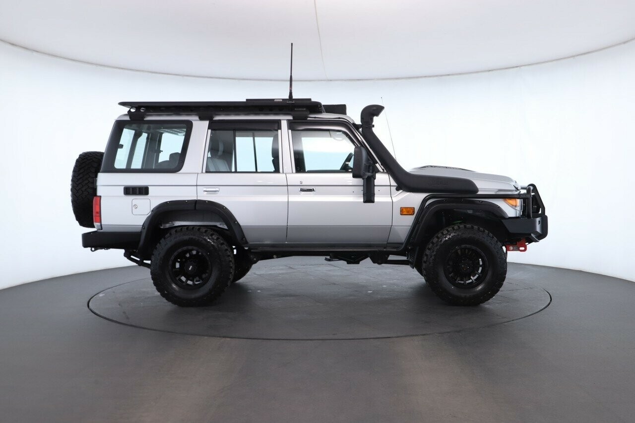 Toyota Landcruiser image 3
