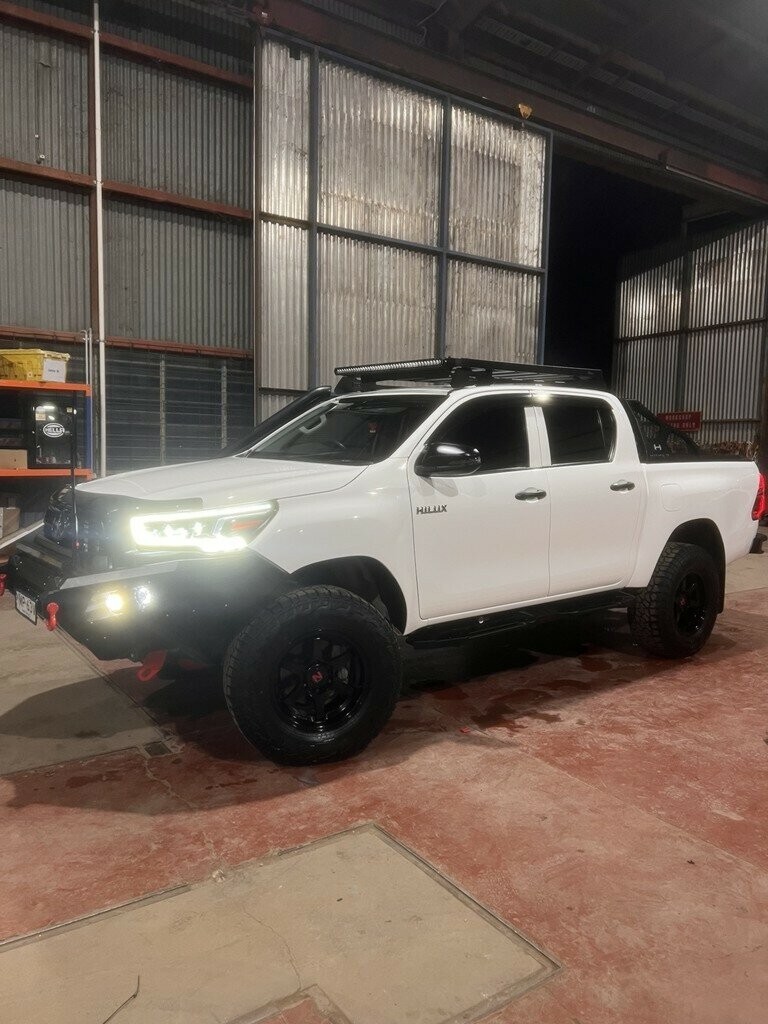 Toyota Hilux image 1