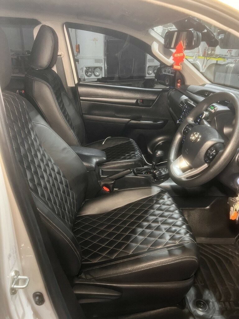 Toyota Hilux image 4