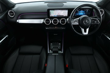 https://vehicle-cdn.autoleague.cloud/32409_61036850_39.jpg
