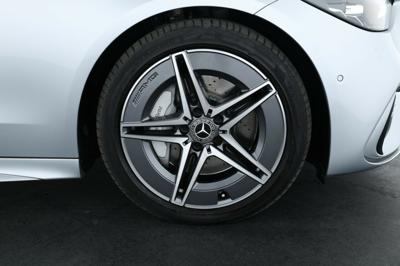 Mercedes Benz C-class image 4