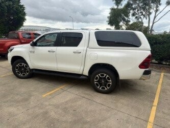 Toyota Hilux image 2