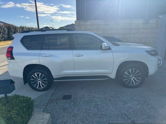 Toyota Landcruiser Prado image 2