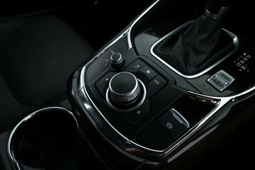https://vehicle-cdn.autoleague.cloud/32409_61037159_31.jpg