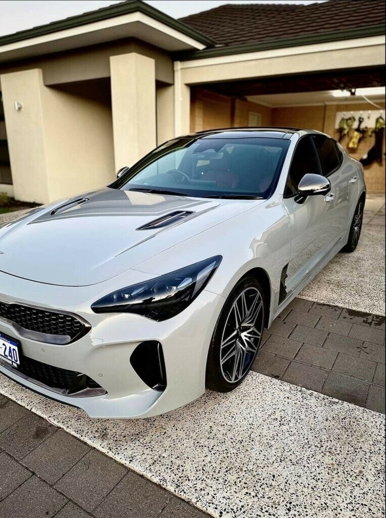 Kia Stinger image 1