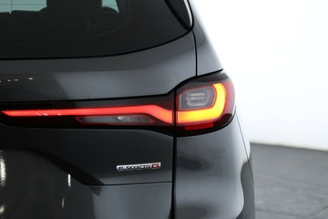 https://vehicle-cdn.autoleague.cloud/32409_61037258_15.jpg