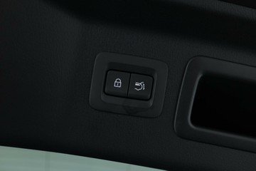 https://vehicle-cdn.autoleague.cloud/32409_61037258_17.jpg