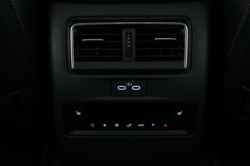 https://vehicle-cdn.autoleague.cloud/32409_61037258_34.jpg
