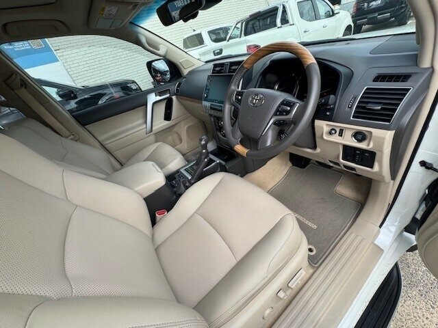 Toyota Landcruiser Prado image 2