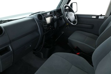 https://vehicle-cdn.autoleague.cloud/32409_61037493_34.jpg