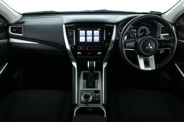 https://vehicle-cdn.autoleague.cloud/32409_61037507_34.jpg