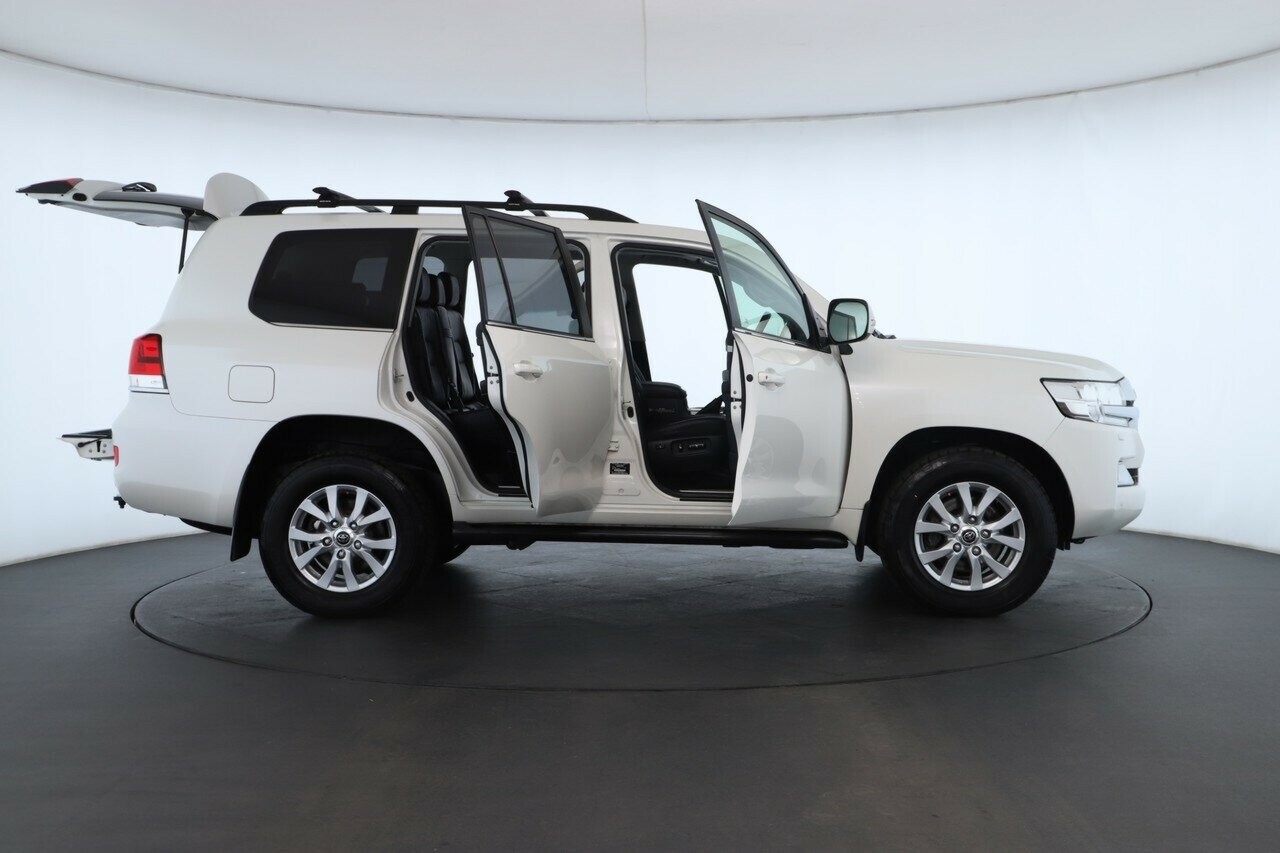Toyota Landcruiser image 2