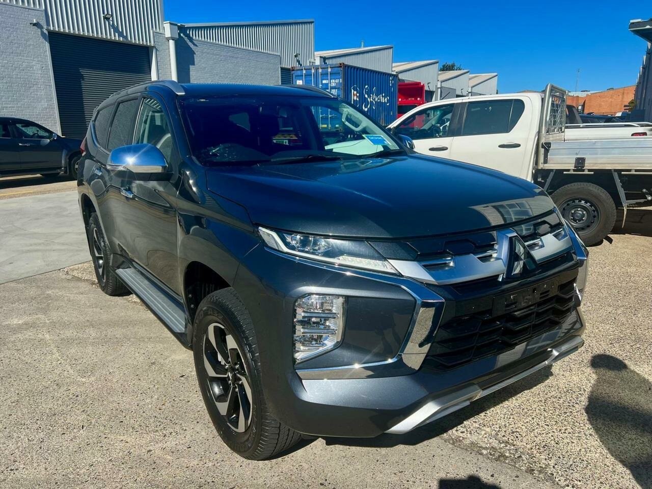 Mitsubishi Pajero Sport image 1