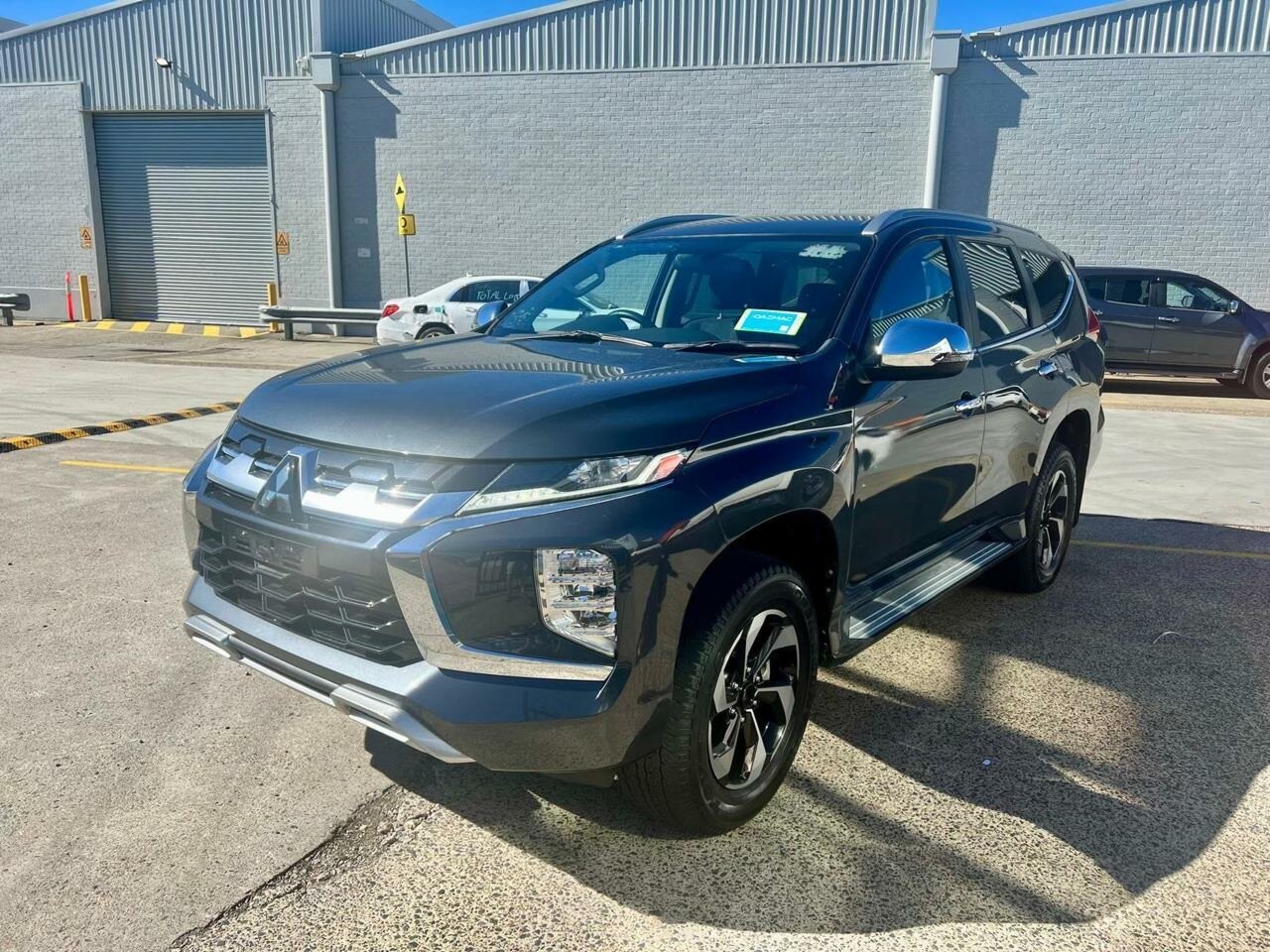 Mitsubishi Pajero Sport image 2