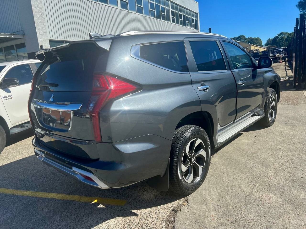 Mitsubishi Pajero Sport image 4