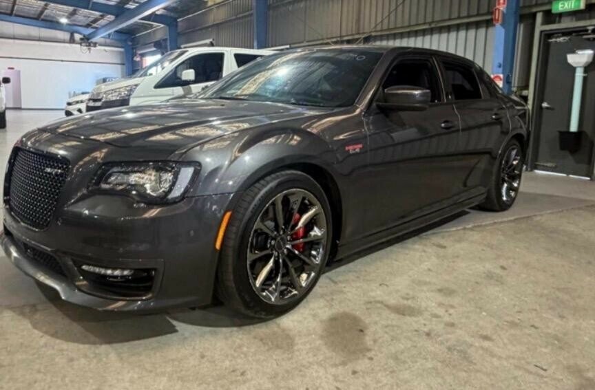 Chrysler 300 image 2