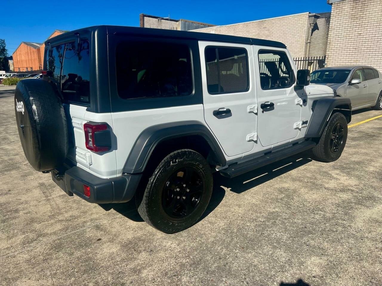 Jeep Wrangler image 3